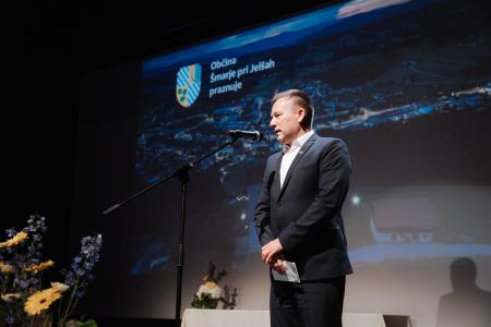 Slavnostna seja. Poslanec Anton Šturbej. 